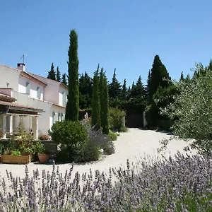 https://mas-de-lestello.fr-provencehotel.com